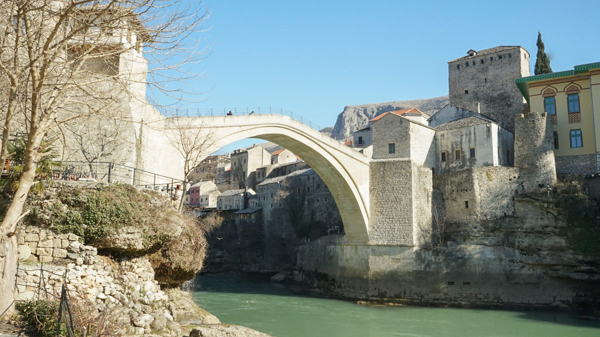 Brücke Stari Most in Mostar Bosnien Altstadt