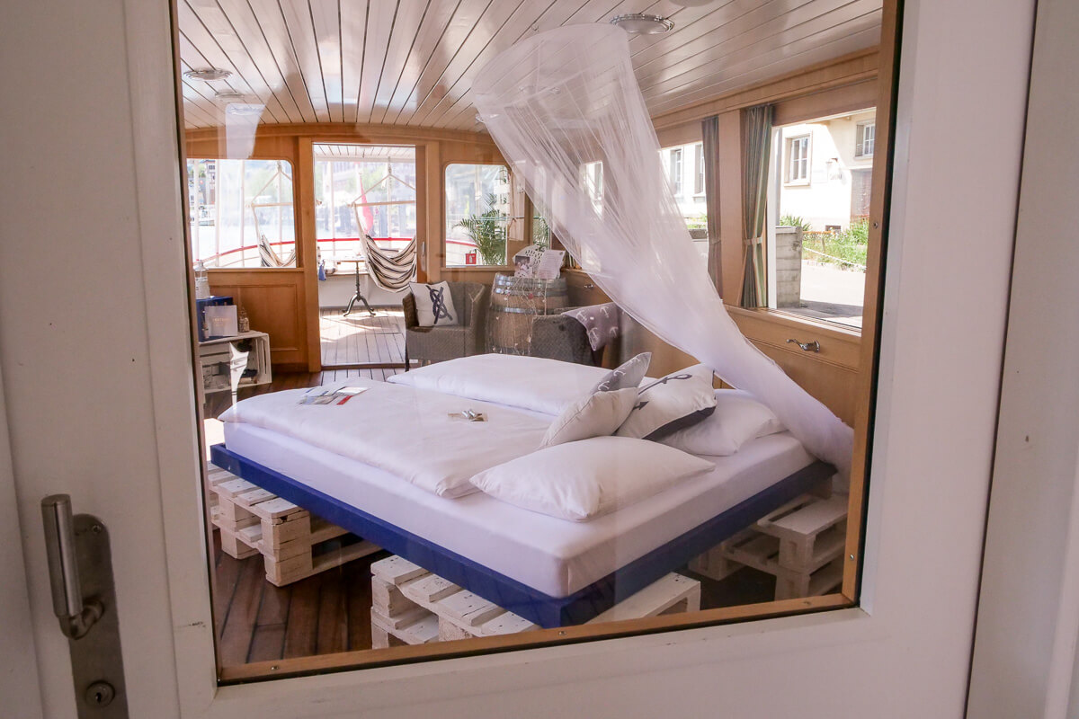Swiss Urban Sleeping: Pop-Up Schiffs-Hotel auf dem Rhein