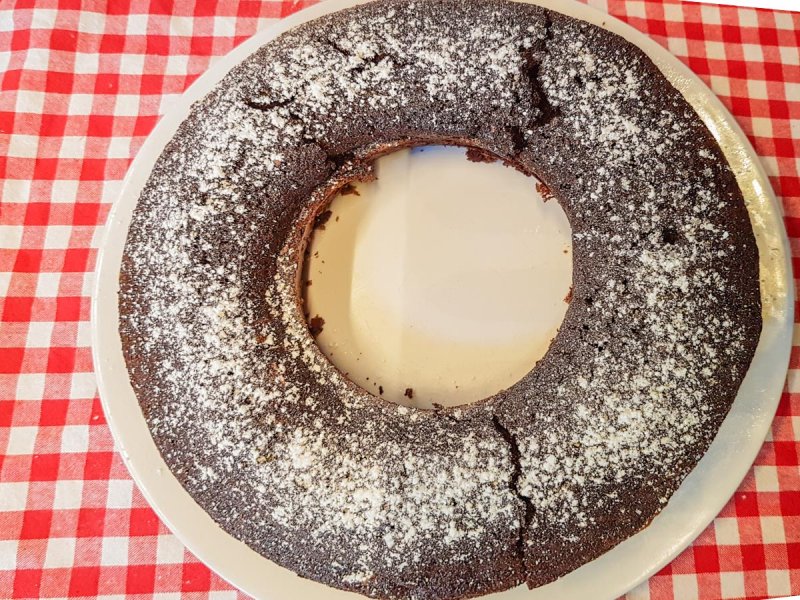 Omnia: Schokoladenkuchen mit Haselnüssen Rezept - comewithus2