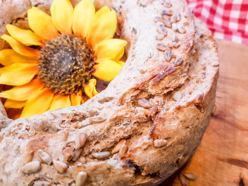 Omnia: Sonnenblumenkernbrot – Rezept - comewithus2 Omnia: Sonnenblumenkernbrot – Rezept - comewithus2