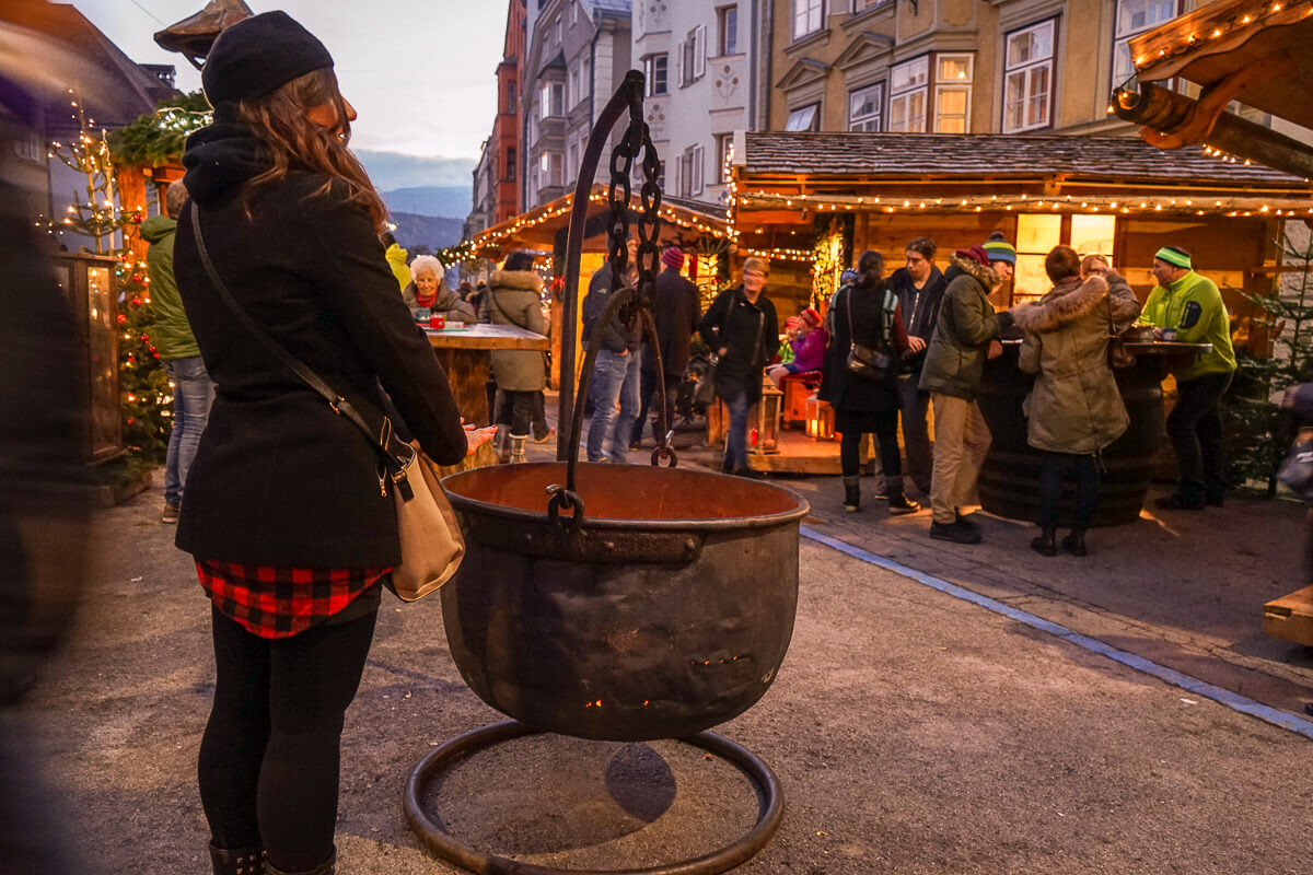 Weihnachtsmarkt in Innsbruck: Hans Brenner Platz