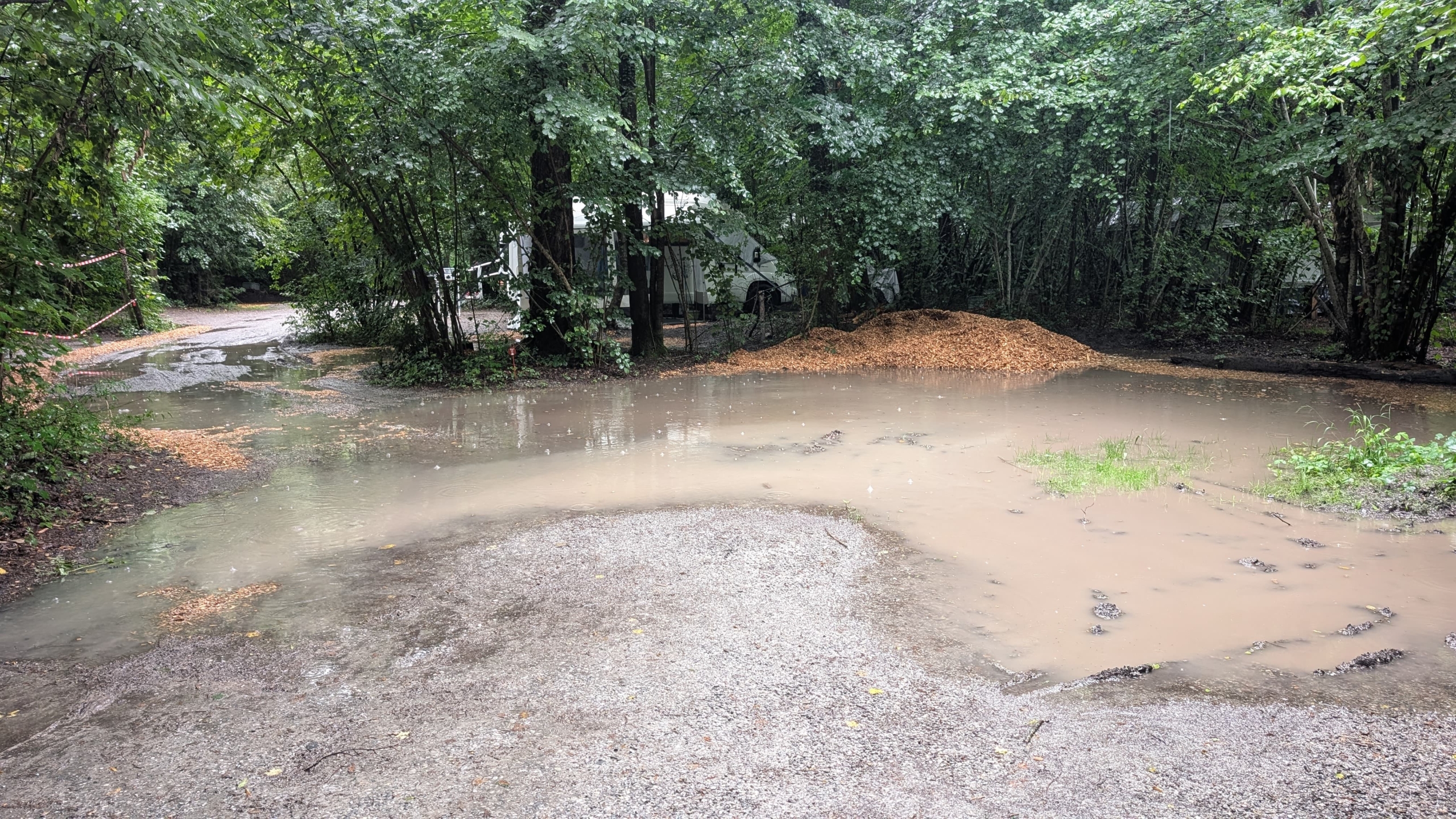 Camping-Gaesi_Steffi-Lui_Regenfaelle (4) Camping Gaesi Lui Steffi comewithus2 Parzelle Überschwemmung nach Regenfällen