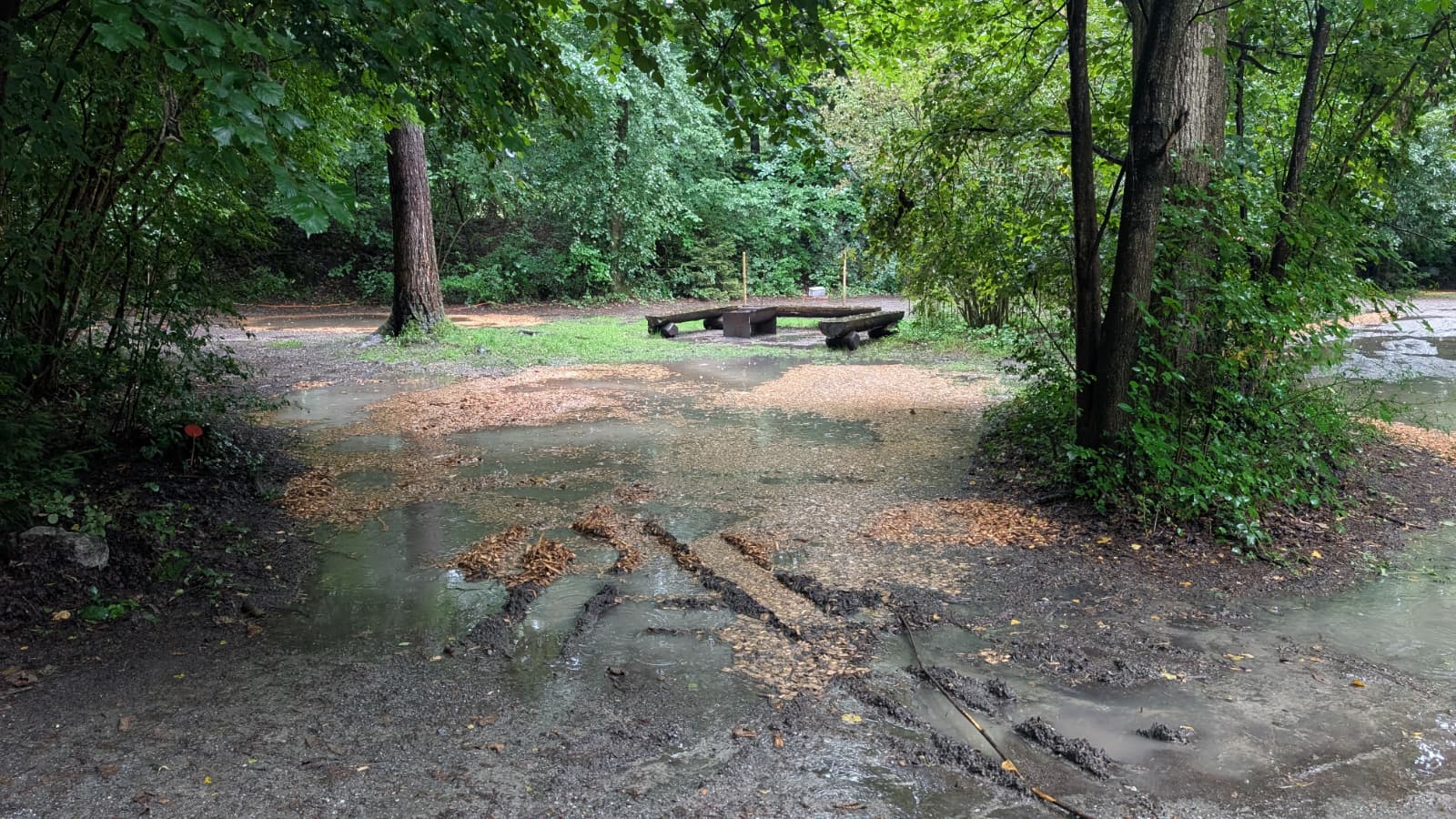 Camping-Gaesi_Steffi-Lui_Regenfaelle (5) Camping Gaesi Lui Steffi comewithus2 Campingplatz Überschwemmung nach Regenfällen