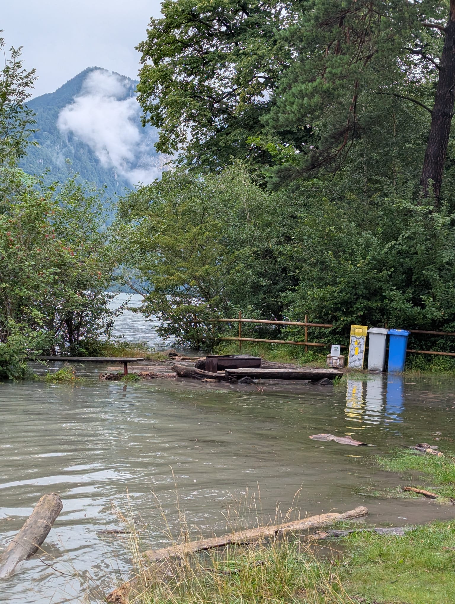 Camping-Gaesi_Steffi-Lui_Regenfaelle (6) Camping Gaesi Lui Steffi comewithus2 Feuerstelle Überschwemmung nach Regenfällen